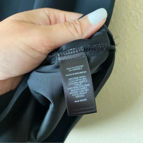 Elegant Black V-Neck Cold Shoulder Women's Top - Picture 4 of 5